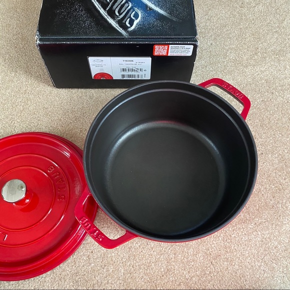 Staub cast iron 4qt red 24cm - Picture 2 of 11